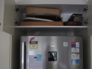 Overhead cupboard